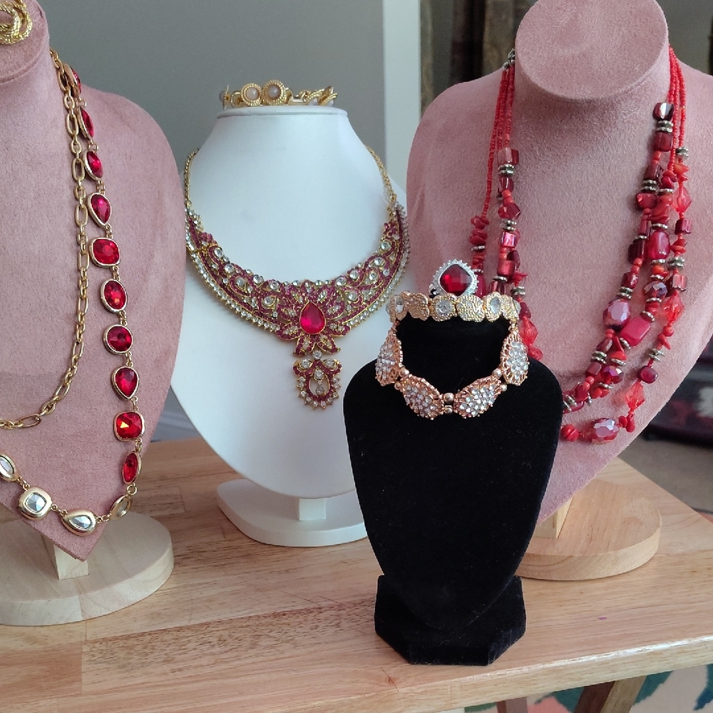 Luxurious Red and Gold Necklace Set